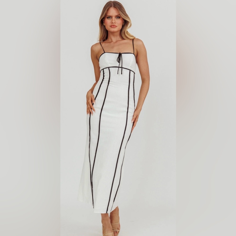NWT Selfie Leslie White Maxi Dress with Black Piping - Picture 5 of 7